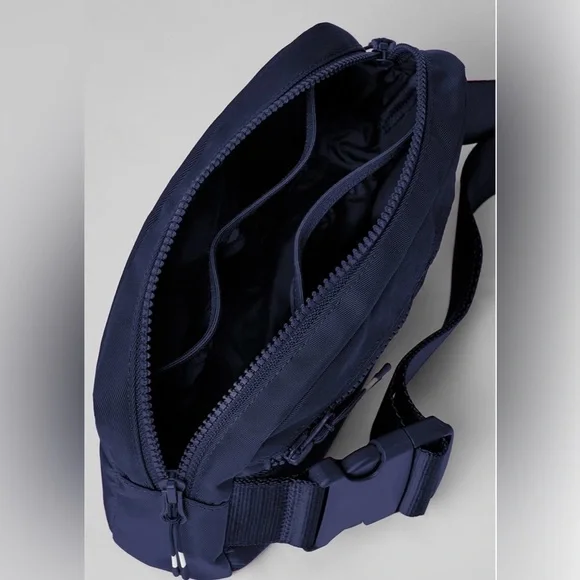 New Fabletics The Belt Bag Deep Navy - Picture 4 of 7